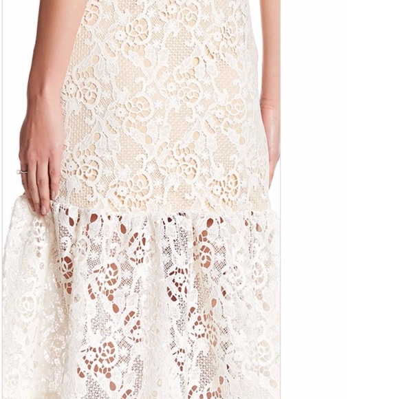 Romeo & Juliet Couture V-Neck Lace Dress - Picture 2 of 4